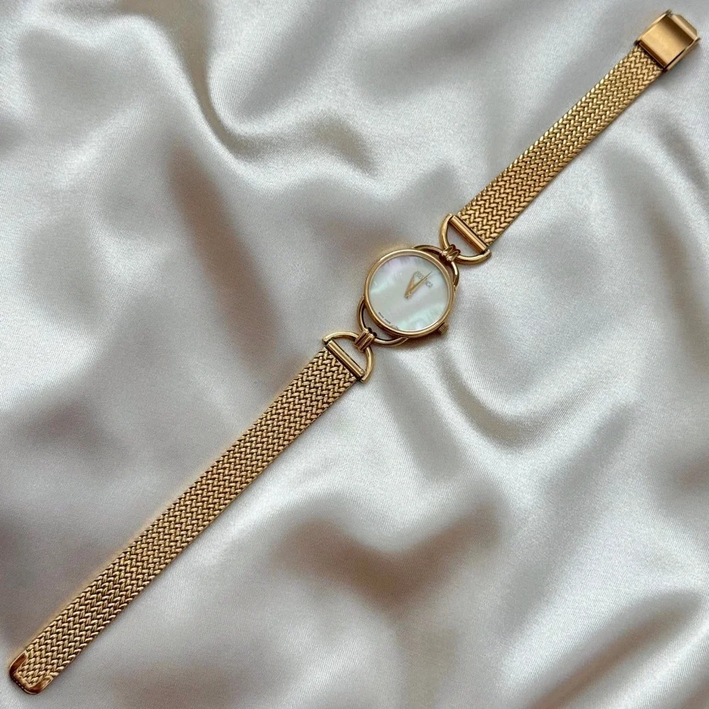 AUTHENTIC VINTAGE GUCCI MOTHER-OF-PEARL GOLD WATCH